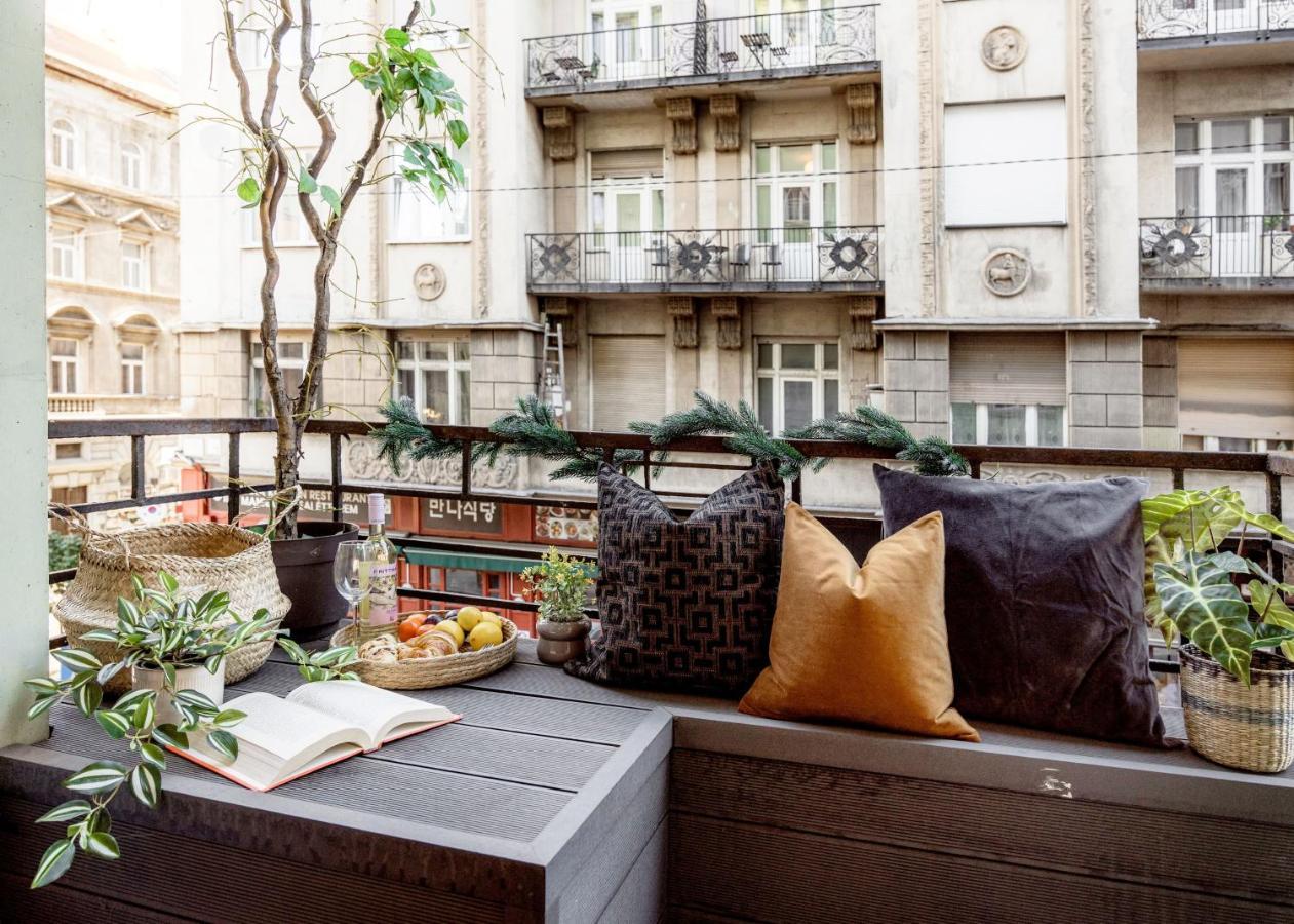 Chill On The Screened Balcony-Budapest Most Historic Landmarks Exterior foto