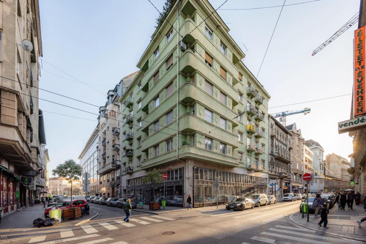 Chill On The Screened Balcony-Budapest Most Historic Landmarks Exterior foto